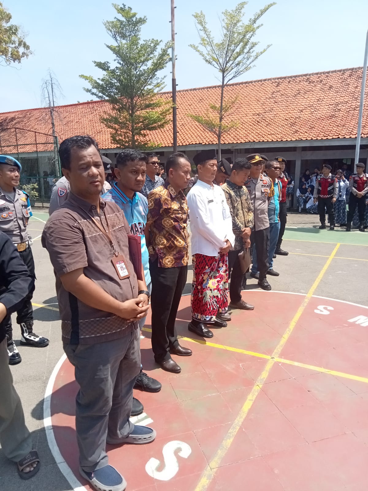 Pelajar SMA N 3 Kota Pekalongan Korban Pelecehan Seksual Verbal Didampangi LBH Adhiyaksa Demo Tuntut Guru BK Diberhentikan 