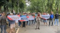 Inspektorat Pekalongan Lamban Tangani Kasus Kades Wuled, Warga Bersama LSM Robin Hood Gelar Aksi Demo