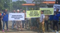 Warga Wuled di Dampangi LSM Robin Hood 23 Gelar Aksi Tagih Ketegasan Bupati Pekalongan Tangani Kasus Hukum Kades Wuled