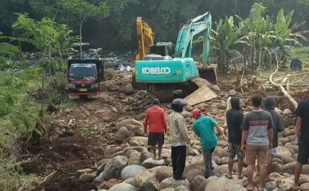 Warga Batang Demo di Lokasi Galian C, Penambang Kembalikan Batu ke Sungai