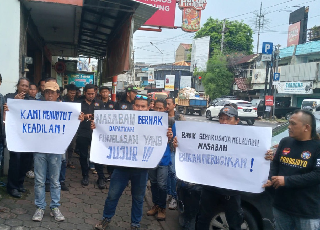 Puluhan Ormas Probojoyo dan LSM Robin Hood 23 Mendatangi Bank BSI, Klarifikasi Terkait Proses Lelang