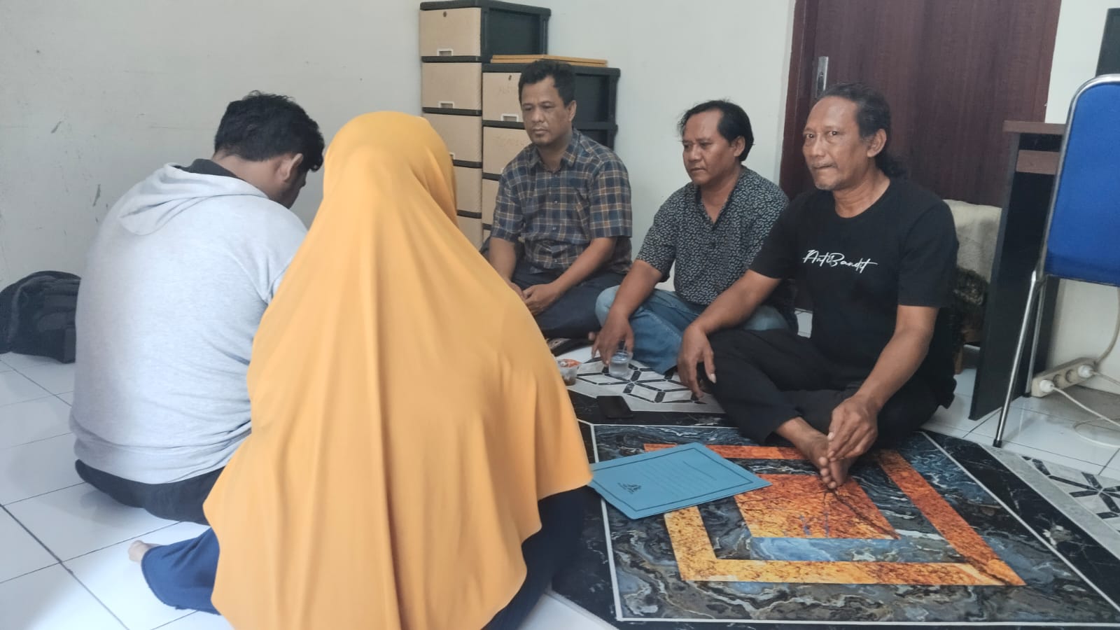 Tertekan Dikejar Janda Beranak Dua, Bujang Bersama Ibunya Minta Bantuan Hukum, Begini Kronologis