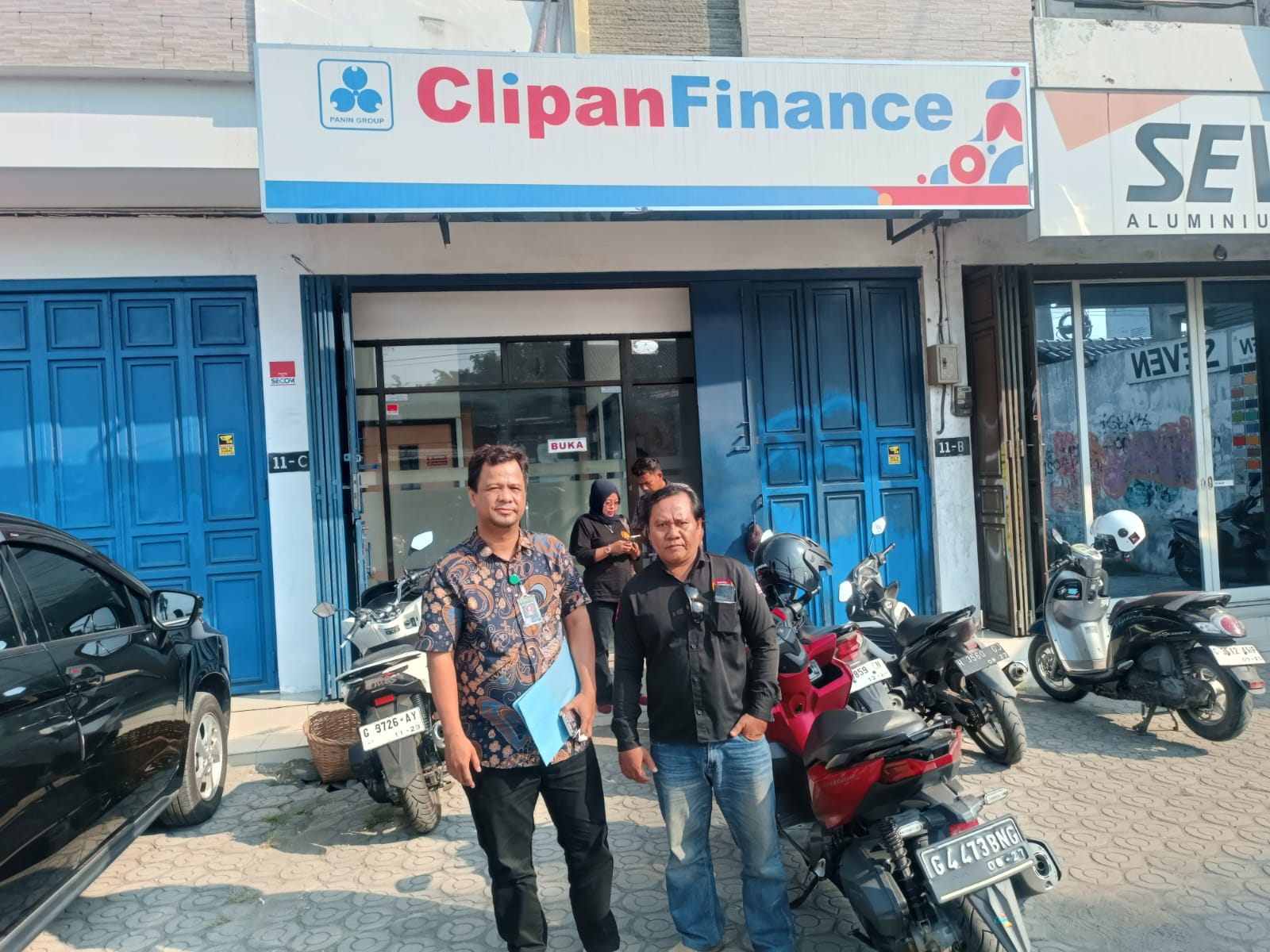 Nyimas, Warga Pekalongan, Pertanyakan Penarikan Mobil oleh Debt Collector di Kantor Clipan Finance