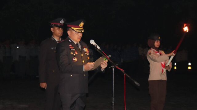 Kapolres Pekalongan AKBP Rachmad C. Yusuf Memimpin Apel Kehormatan dan Renungan Suci di TMP Pekalongan