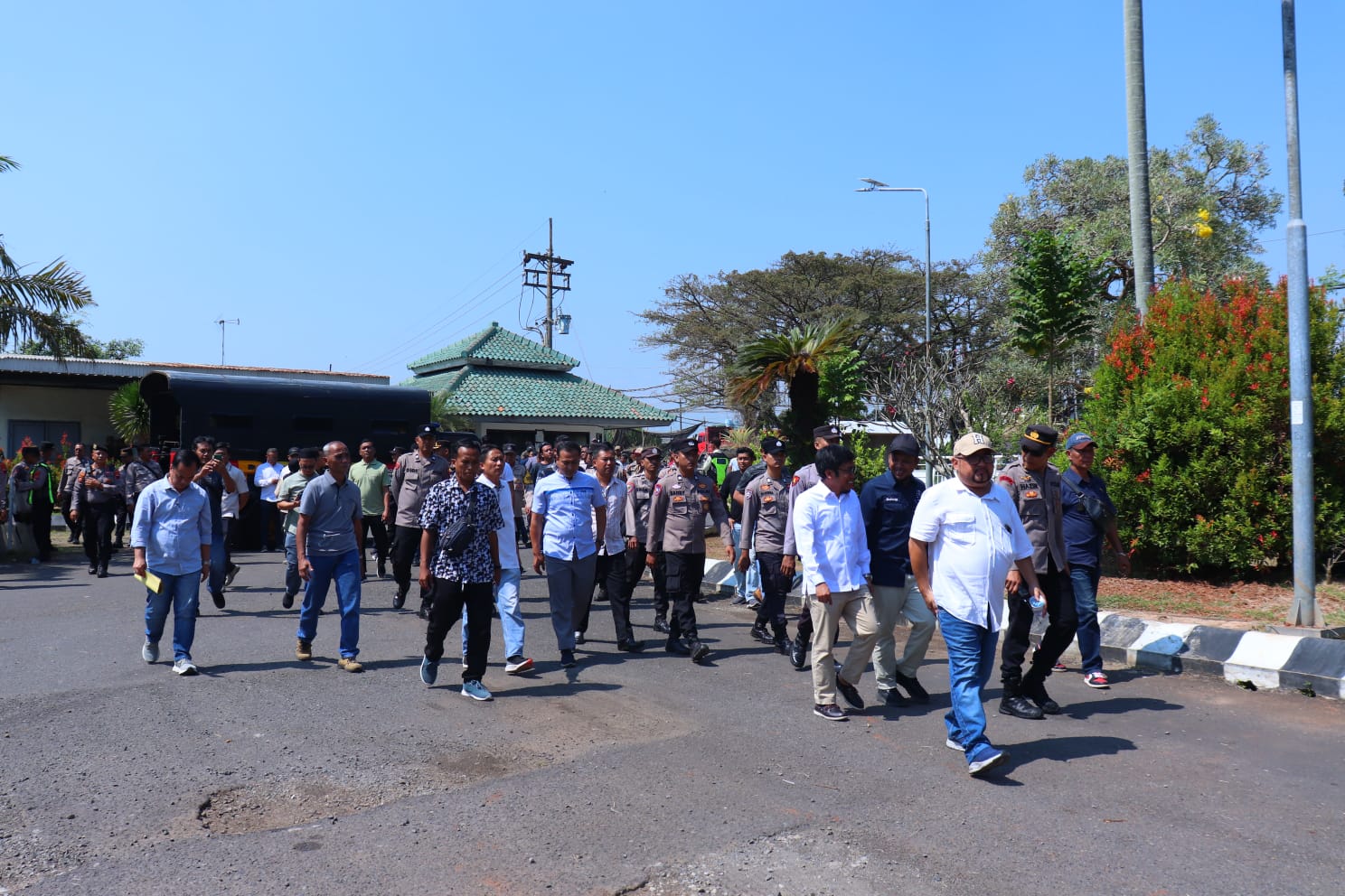 Penyegelan PT. Kabana Textile Industries Berjalan Kondusif Berkat Pengamanan Ketat Aparat