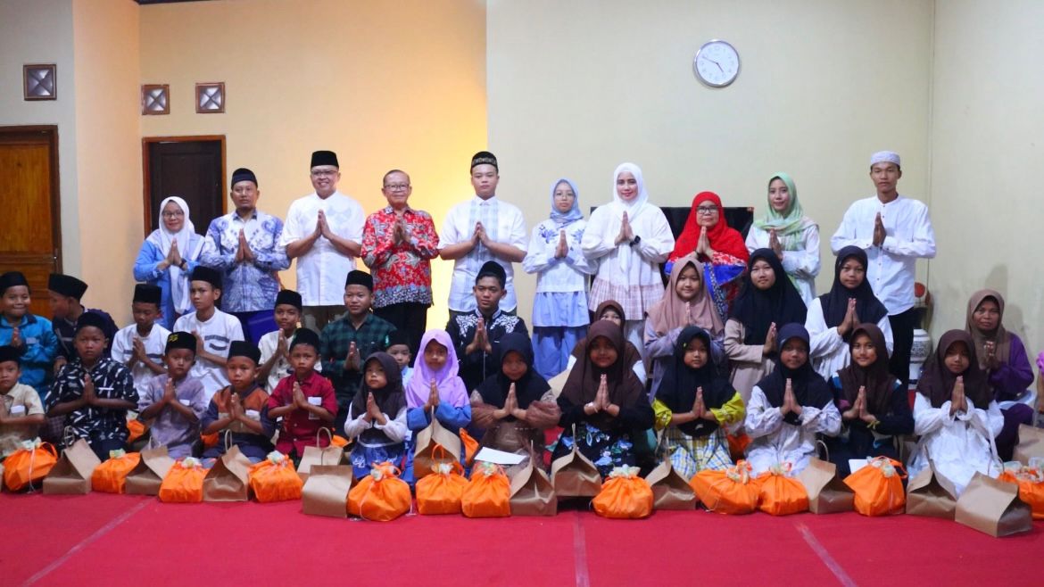 Hari Pertama Tempati Rumah Dinas, Kapolres Pekalongan Berbagi Kasih kepada Anak Yatim