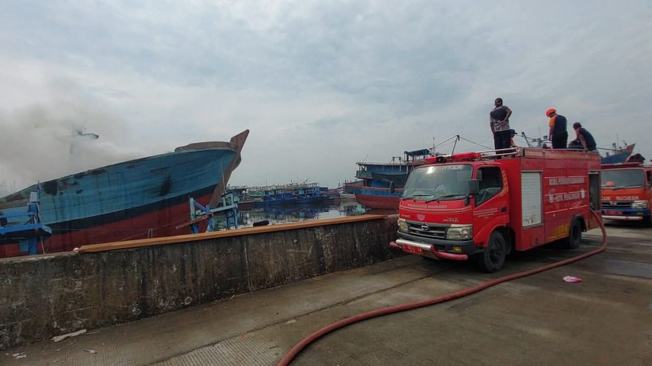 Tanpa Korban Jiwa, Kebakaran Kapal di PPNP Jadi Peringatan Bagi Pemilik Kapal