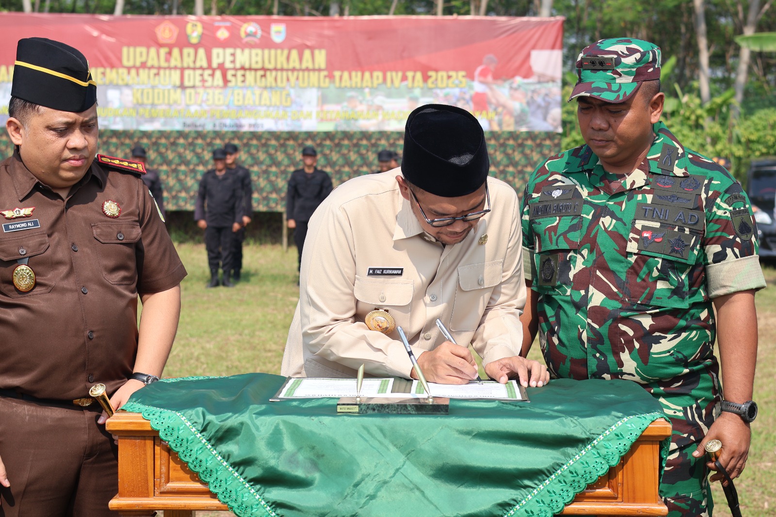 Bupati Batang Buka TMMD Sengkuyung Tahap IV 2025 di Desa Wringingintung
