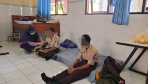 Ratusan Siswa di Batang Sakit Usai Program Makan Bergizi Gratis, Sekolah Tunggu Hasil Lab