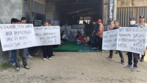 Perusahaan Ekspedisi di Pekalongan Dituding Tahan Ijazah, Massa Ancam Gelar Aksi Lanjutan