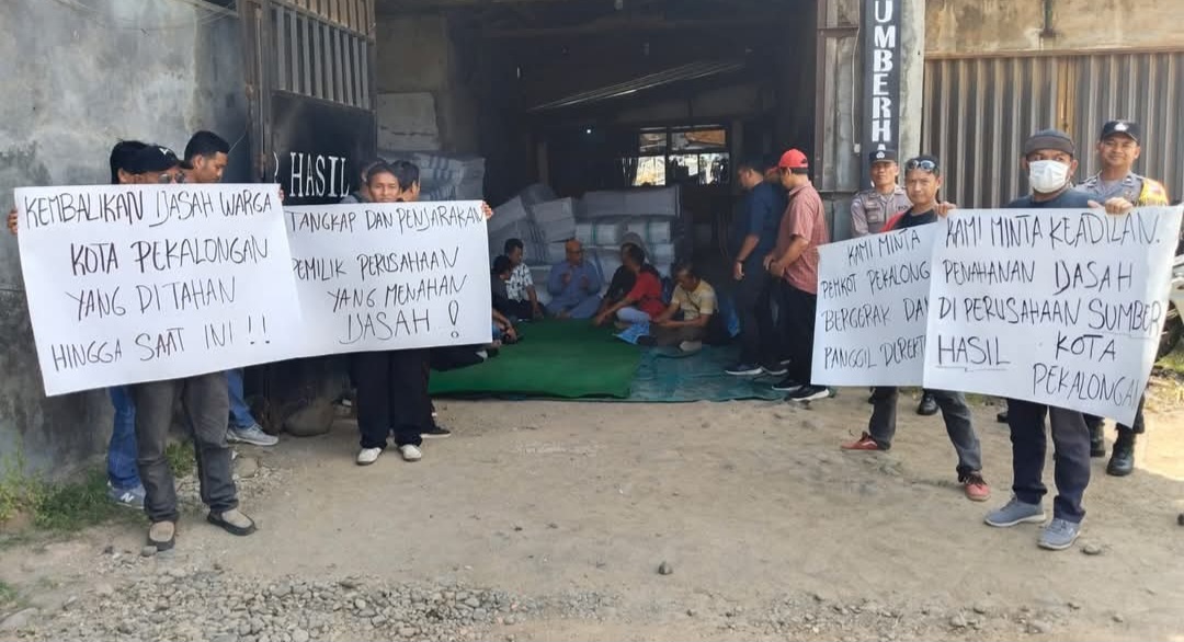 Perusahaan Ekspedisi di Pekalongan Dituding Tahan Ijazah, Massa Ancam Gelar Aksi Lanjutan