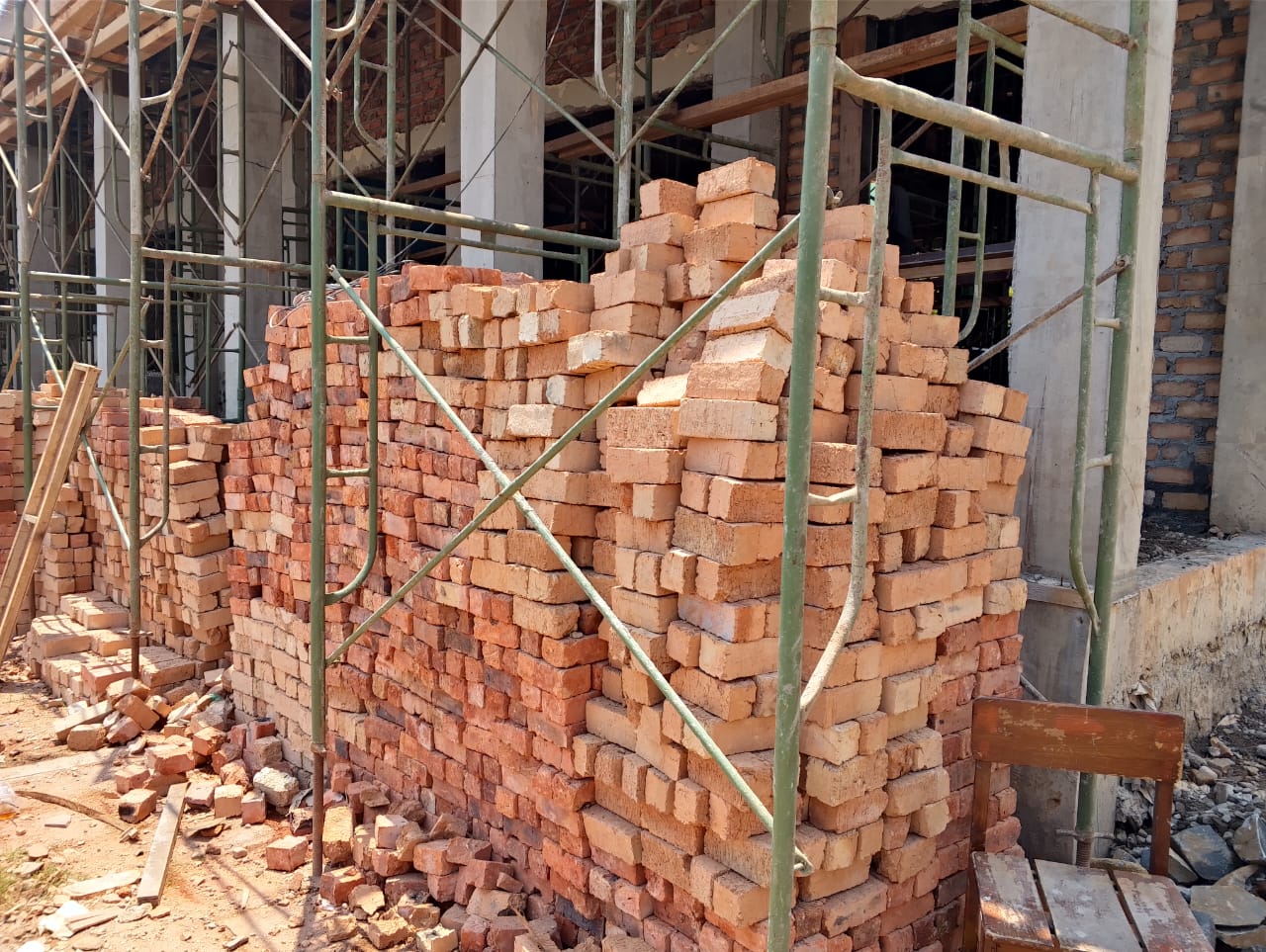 Pembangunan SMA Negeri 2 Pekalongan Diduga Minim Pengawasan, GNPK-RI Lakukan Pemantauan