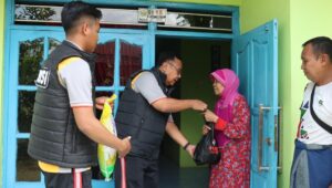 Humanis, Satresnarkoba Polres Pekalongan Gelar Bakti Sosial bagi Warga Kurang Mampu