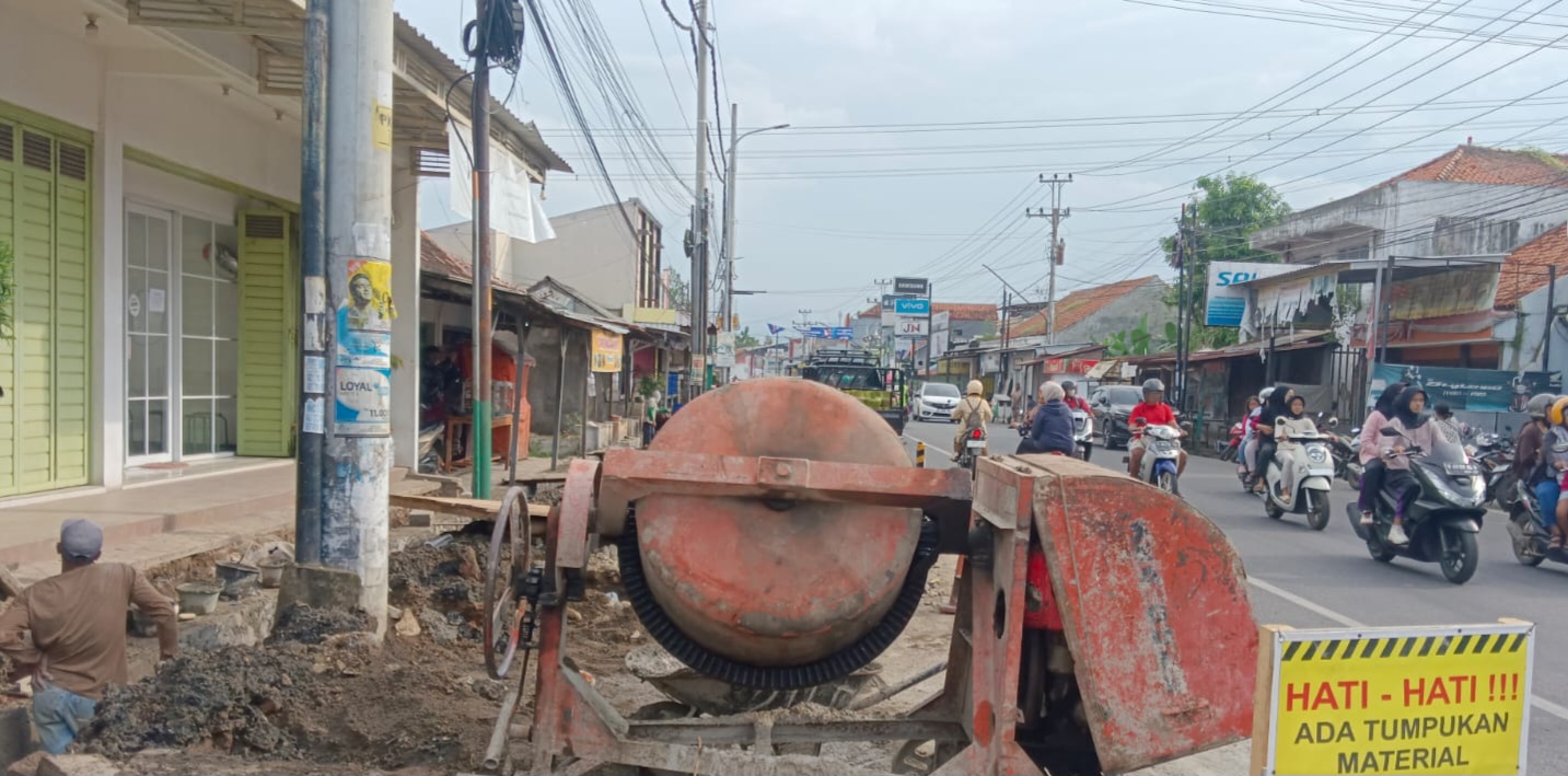 Proyek Drainase di Kedungwuni Pekalongan Disorot karena Tanpa Papan Informasi