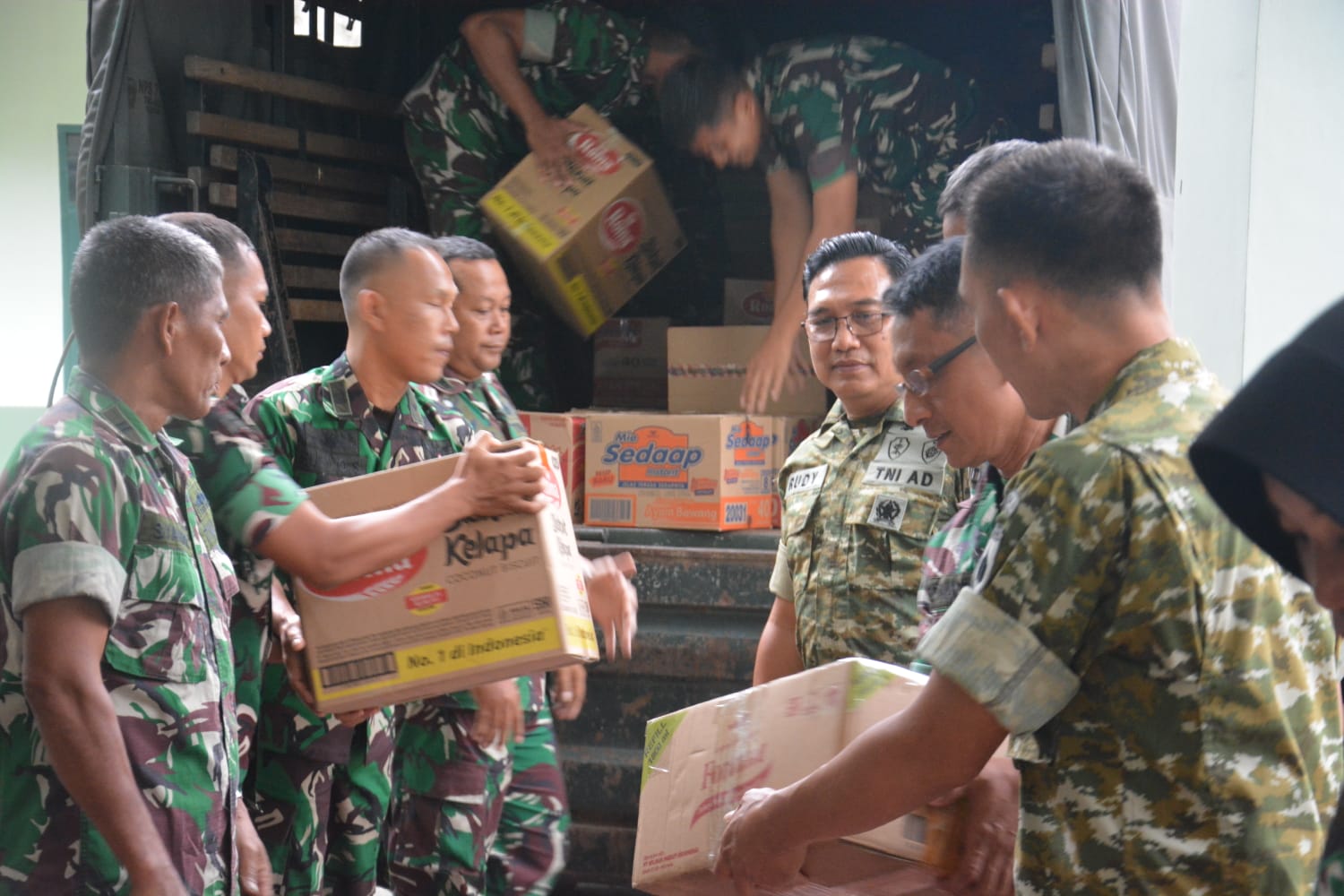 Kodam IV/Diponegoro Gerak Cepat Salurkan Bantuan ke Wilayah Bencana di Aceh dan Sumatera