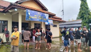 Warga Karangjompo Geruduk Kantor Kecamatan Tirto, Desak Perbaikan Tanggul dan Pompa Air